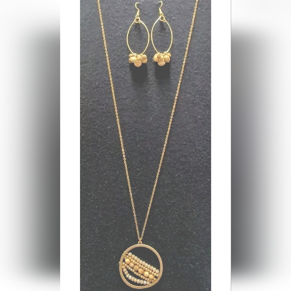 Boutique Style Necklace And Earrings Set